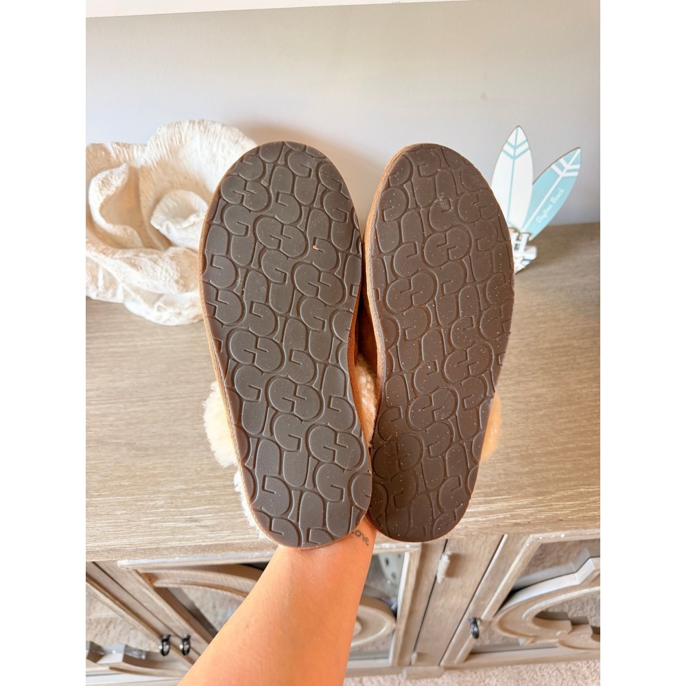 UGG Scuffette Suede Sheepskin Slippers Women Chestnut Size 10 - Picture 2 of 6